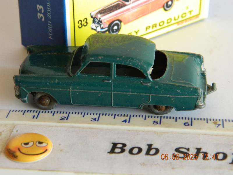 MATCHBOX SERIES  -  33  -   FORD ZODIAC