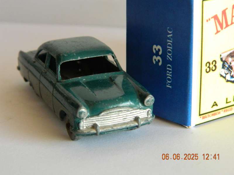 MATCHBOX SERIES  -  33  -   FORD ZODIAC