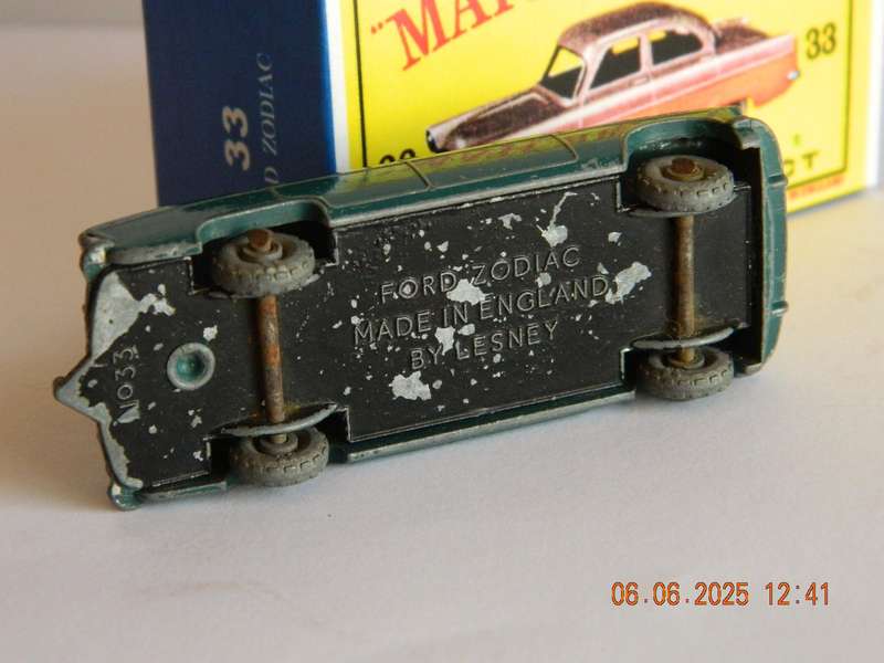 MATCHBOX SERIES  -  33  -   FORD ZODIAC