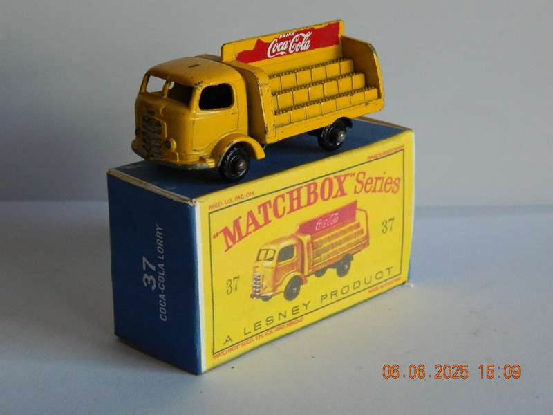 MATCHBOX SERIES  -  37  -   KARRIER BANTAM LORRY  -  'COCA-COLA'