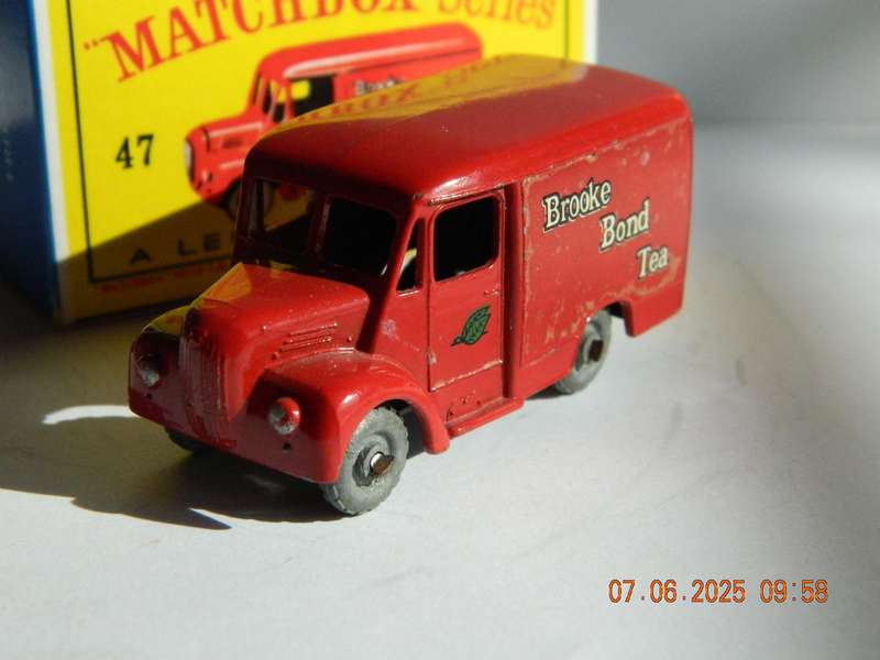 MATCHBOX SERIES  -  47  -  TROJAN VAN