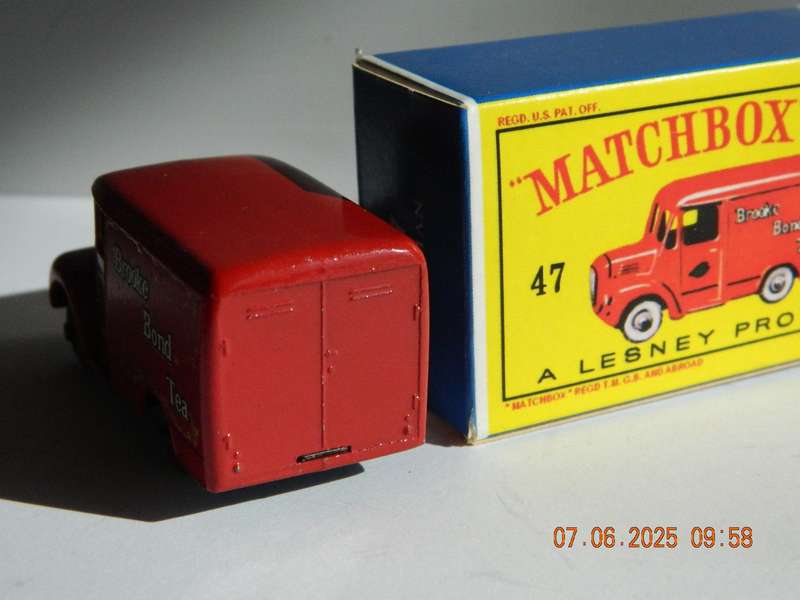 MATCHBOX SERIES  -  47  -  TROJAN VAN