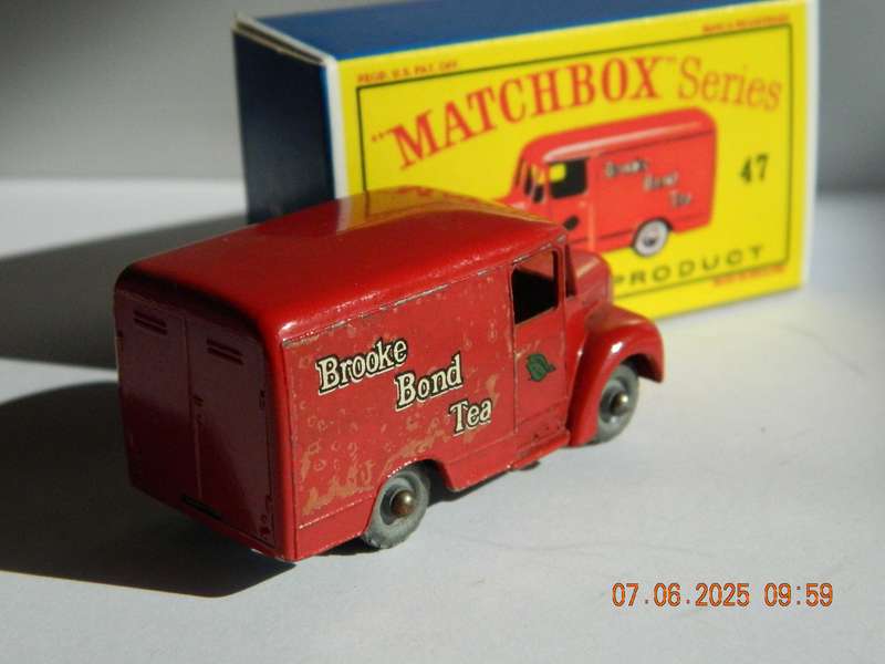 MATCHBOX SERIES  -  47  -  TROJAN VAN