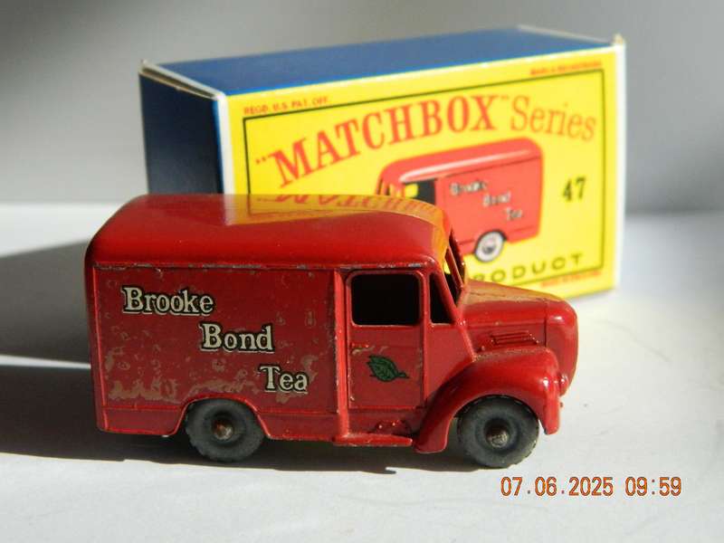 MATCHBOX SERIES  -  47  -  TROJAN VAN