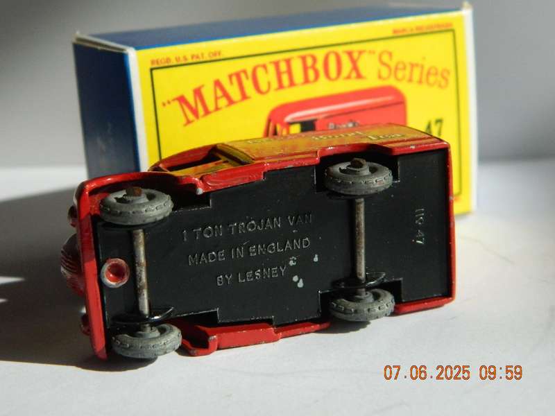 MATCHBOX SERIES  -  47  -  TROJAN VAN