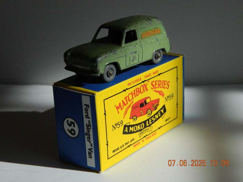 MATCHBOX SERIES  -  59  -  FORD THAMES VAN  -  "SINGER"