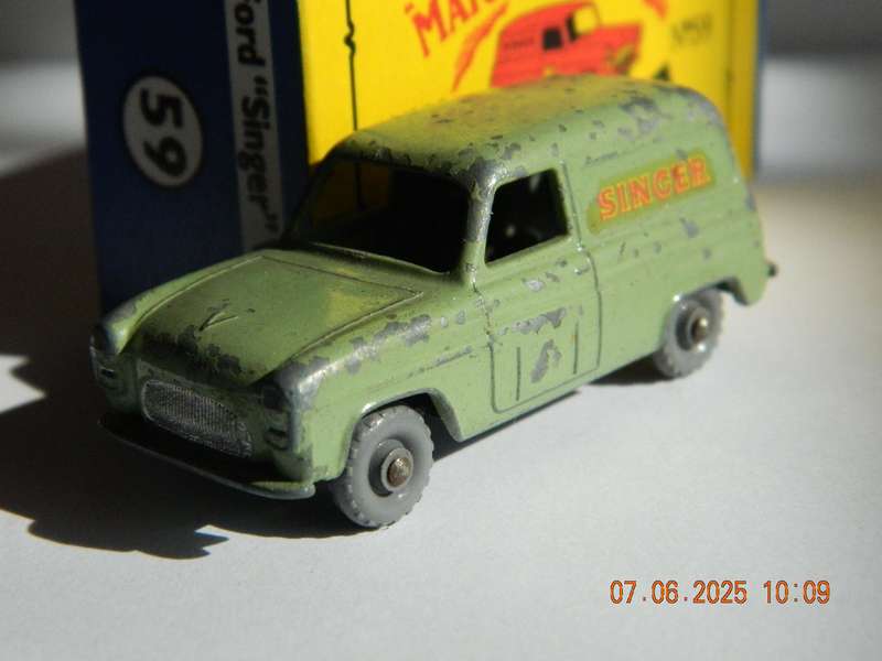 MATCHBOX SERIES  -  59  -  FORD THAMES VAN  -  "SINGER"