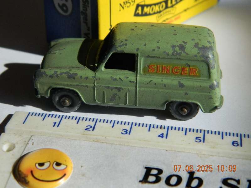 MATCHBOX SERIES  -  59  -  FORD THAMES VAN  -  "SINGER"