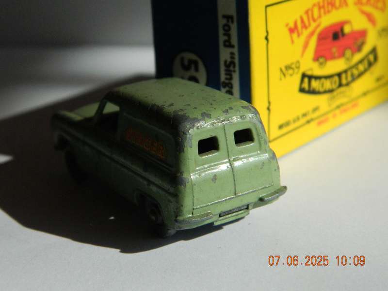 MATCHBOX SERIES  -  59  -  FORD THAMES VAN  -  "SINGER"