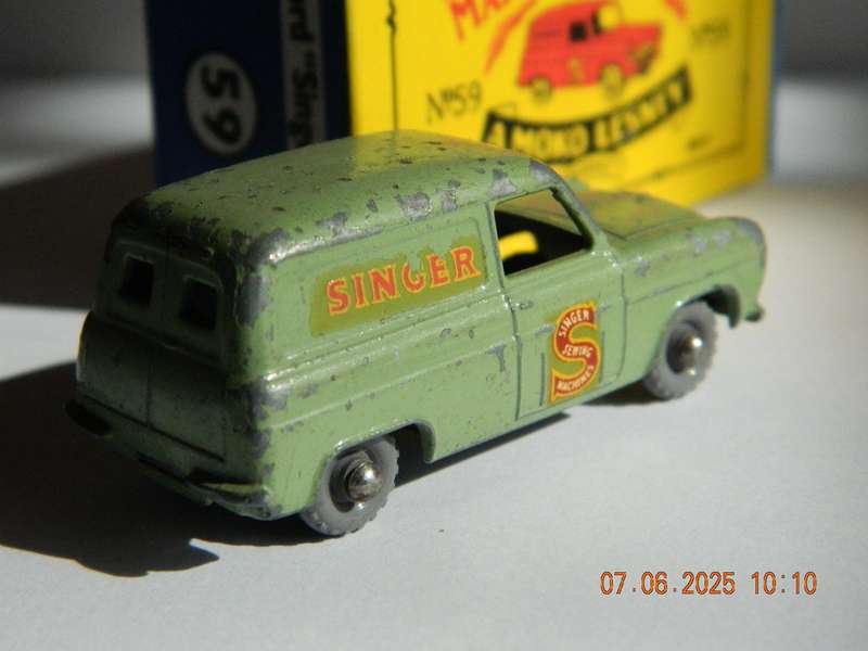 MATCHBOX SERIES  -  59  -  FORD THAMES VAN  -  "SINGER"