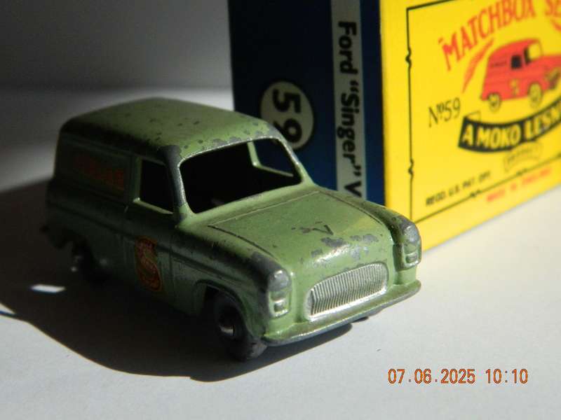 MATCHBOX SERIES  -  59  -  FORD THAMES VAN  -  "SINGER"