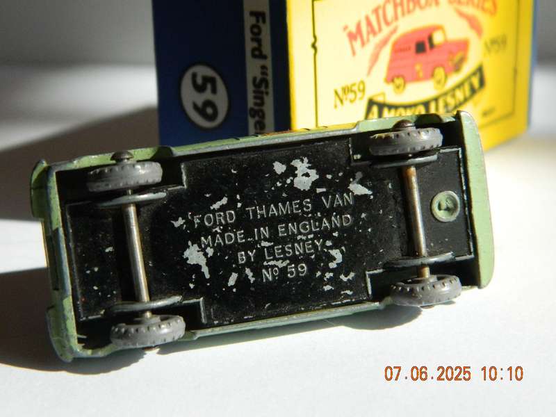 MATCHBOX SERIES  -  59  -  FORD THAMES VAN  -  "SINGER"
