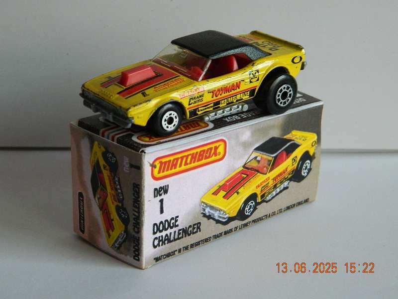 MATCHBOX SUPERFAST  -  NO.  1  -   DODGE CHALLENGER  -  (TOYMAN)