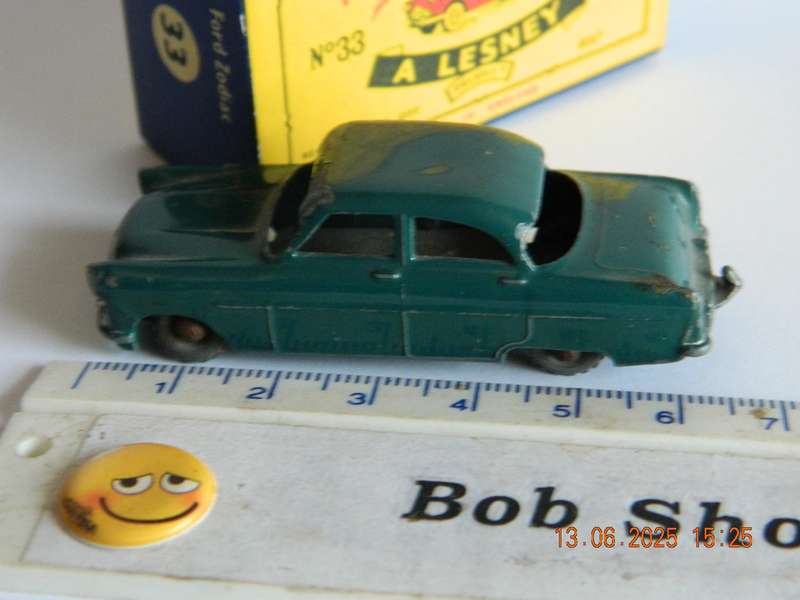 MATCHBOX SERIES  -  NO. 33  -  FORD ZODIAC