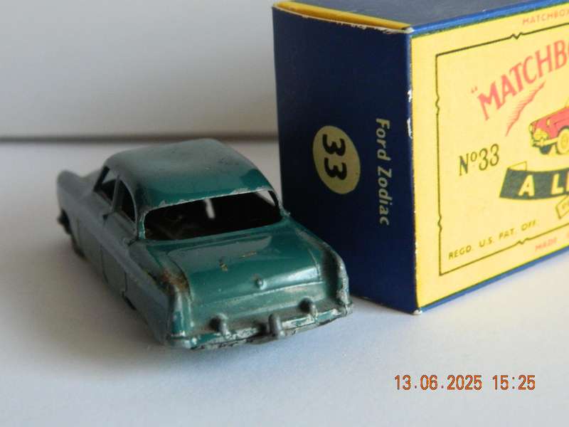 MATCHBOX SERIES  -  NO. 33  -  FORD ZODIAC