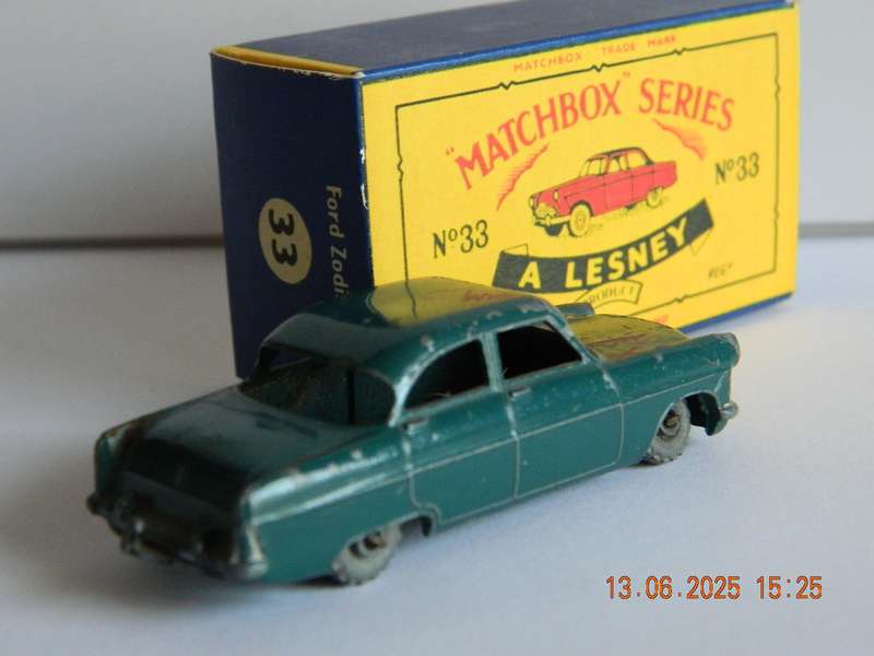 MATCHBOX SERIES  -  NO. 33  -  FORD ZODIAC