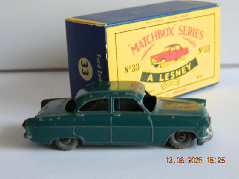 MATCHBOX SERIES  -  NO. 33  -  FORD ZODIAC
