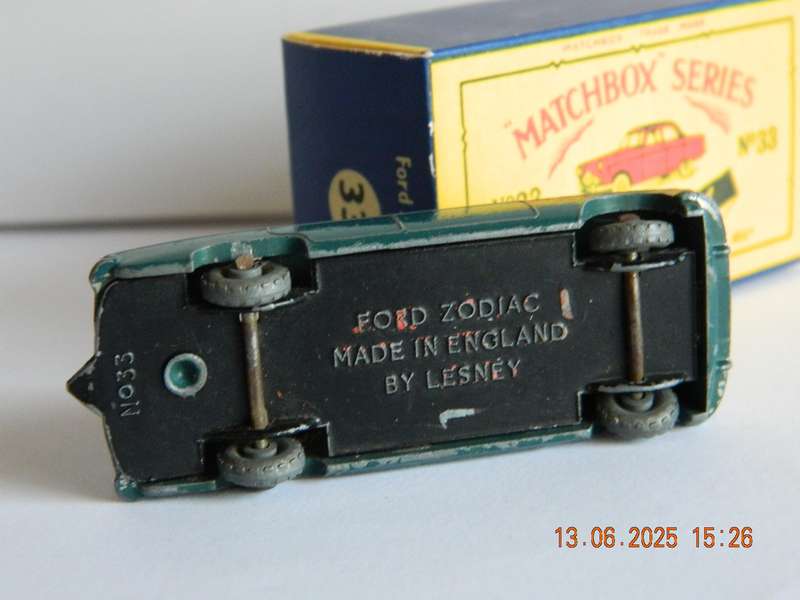 MATCHBOX SERIES  -  NO. 33  -  FORD ZODIAC