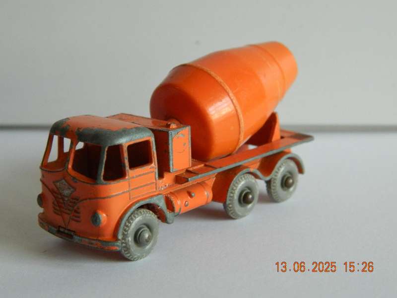 MATCHBOX SERIES  -  NO.  26  -   FODEN CEMENT MIXER