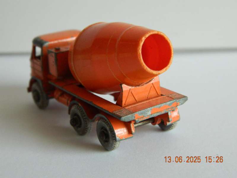 MATCHBOX SERIES  -  NO.  26  -   FODEN CEMENT MIXER