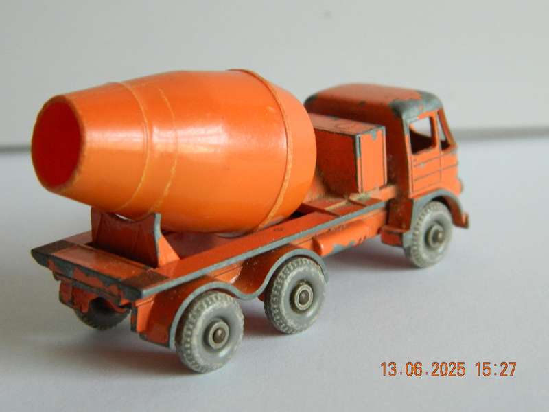 MATCHBOX SERIES  -  NO.  26  -   FODEN CEMENT MIXER