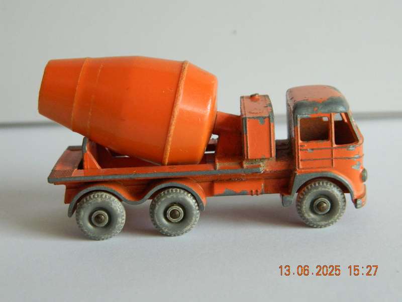 MATCHBOX SERIES  -  NO.  26  -   FODEN CEMENT MIXER