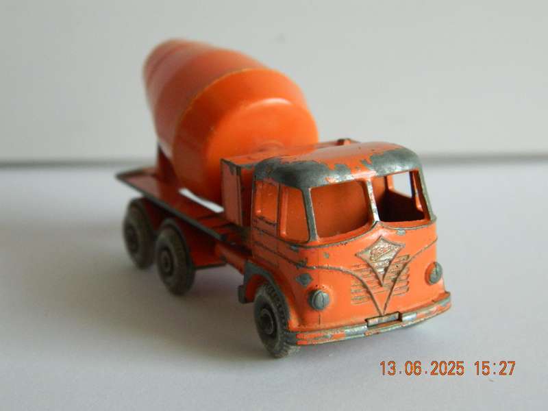 MATCHBOX SERIES  -  NO.  26  -   FODEN CEMENT MIXER