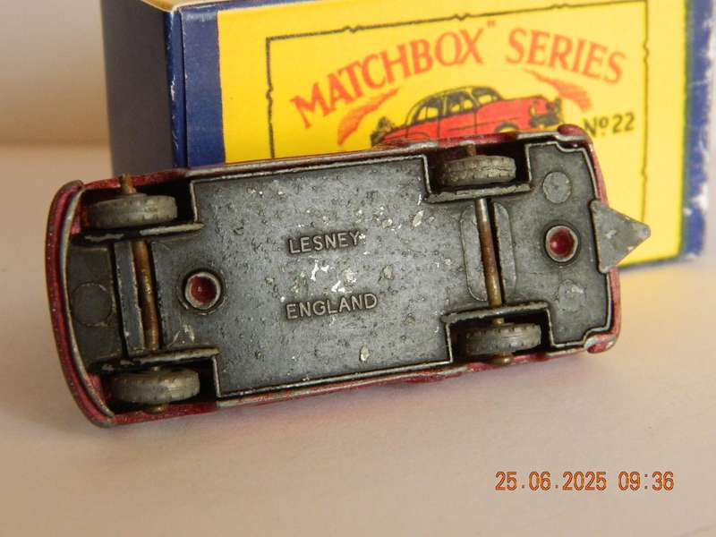 MATCHBOX SERIES  - 22  -   VAUXHALL CRESTA