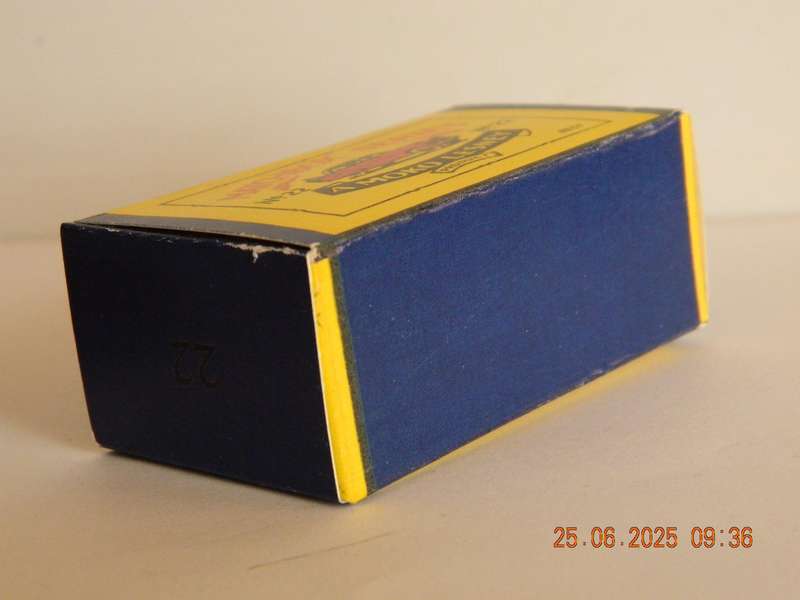 MATCHBOX SERIES  - 22  -   VAUXHALL CRESTA