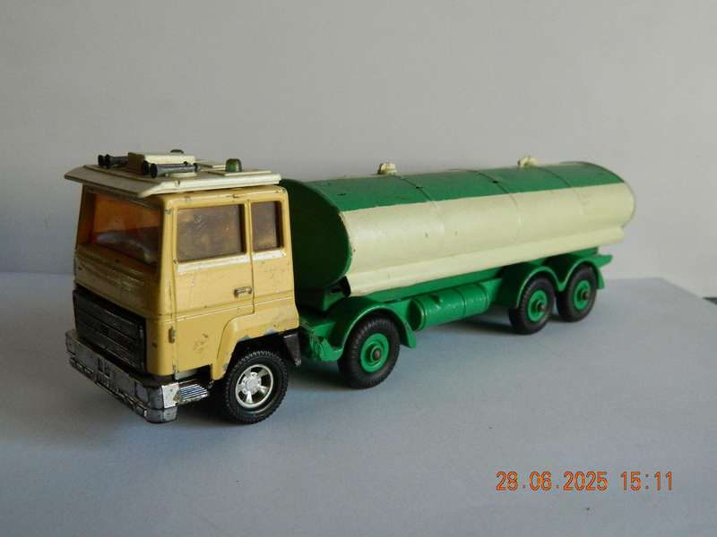 MATCHBOX/DINKY TOYS  -   -  K44/3  -  BRIDGE LAYER TRUCK CAB AND DINKY FODEN TANKER