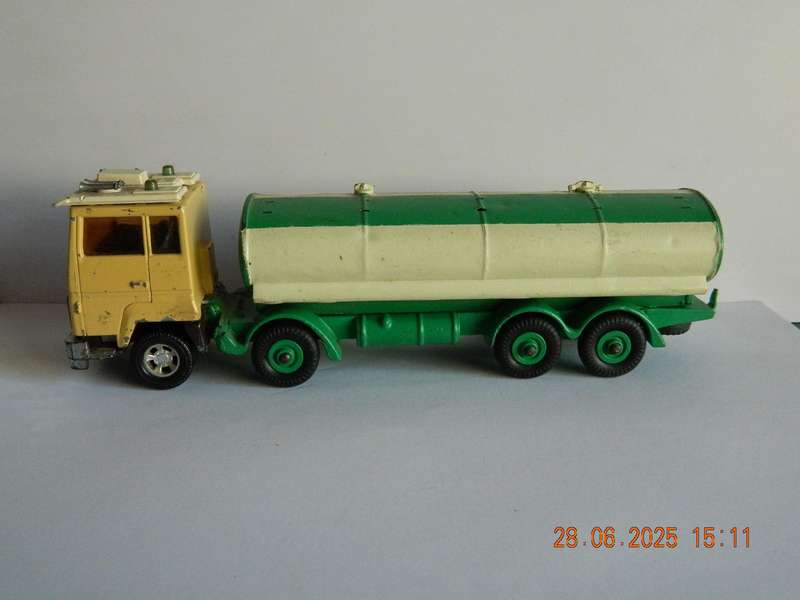 MATCHBOX/DINKY TOYS  -   -  K44/3  -  BRIDGE LAYER TRUCK CAB AND DINKY FODEN TANKER