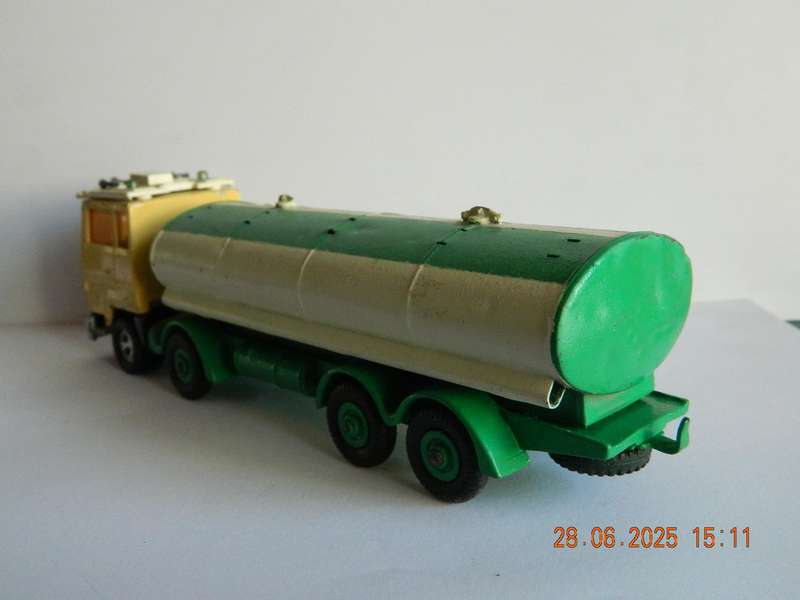 MATCHBOX/DINKY TOYS  -   -  K44/3  -  BRIDGE LAYER TRUCK CAB AND DINKY FODEN TANKER
