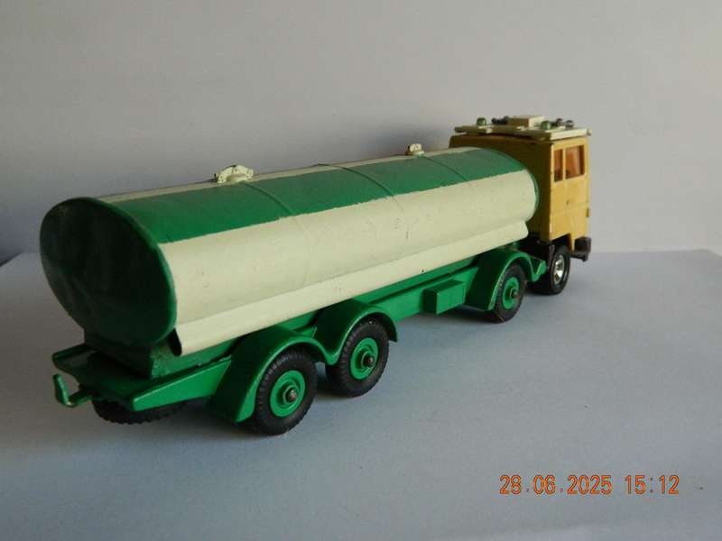 MATCHBOX/DINKY TOYS  -   -  K44/3  -  BRIDGE LAYER TRUCK CAB AND DINKY FODEN TANKER