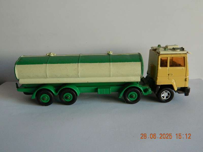 MATCHBOX/DINKY TOYS  -   -  K44/3  -  BRIDGE LAYER TRUCK CAB AND DINKY FODEN TANKER