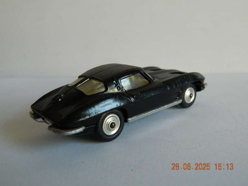 CORGI TOYS   -  310 -   CHEVROLET CORVETTE STING RAY