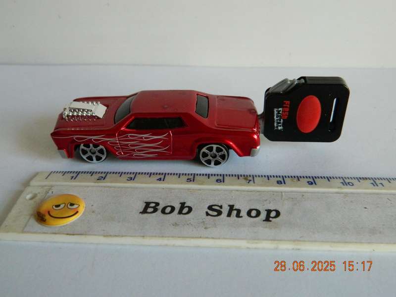 MAISTO -    -  ROSEWOOD  -  BURNING KEY CARS