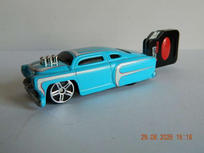 MAISTO -    -  LEADFOOT  -  BURNING KEY CARS