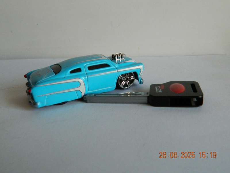 MAISTO -    -  LEADFOOT  -  BURNING KEY CARS