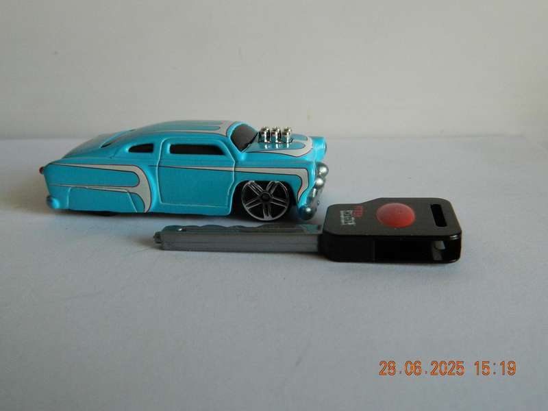MAISTO -    -  LEADFOOT  -  BURNING KEY CARS