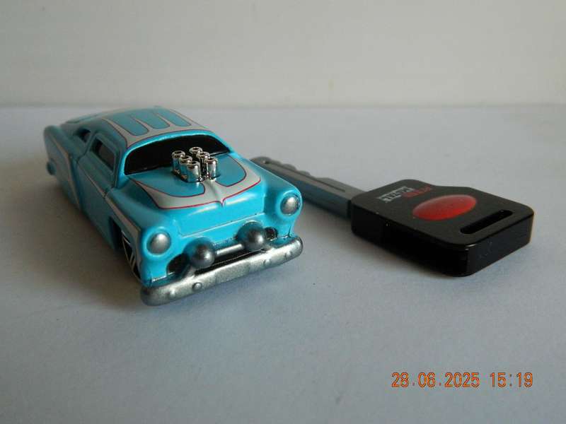 MAISTO -    -  LEADFOOT  -  BURNING KEY CARS