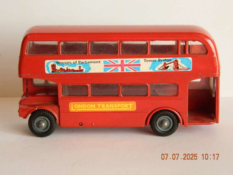 BUDGIE TOYS   -  9  -  A.E.C.  "ROUTEMASTER"  64 SEATER  -  PICCADILLY BUS