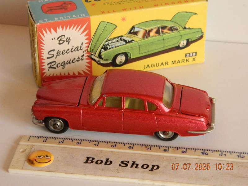 CORGI TOYS -   238  -  JAGUAR MARK.  X  SALOON