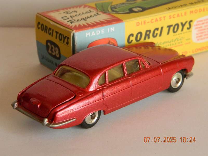 CORGI TOYS -   238  -  JAGUAR MARK.  X  SALOON