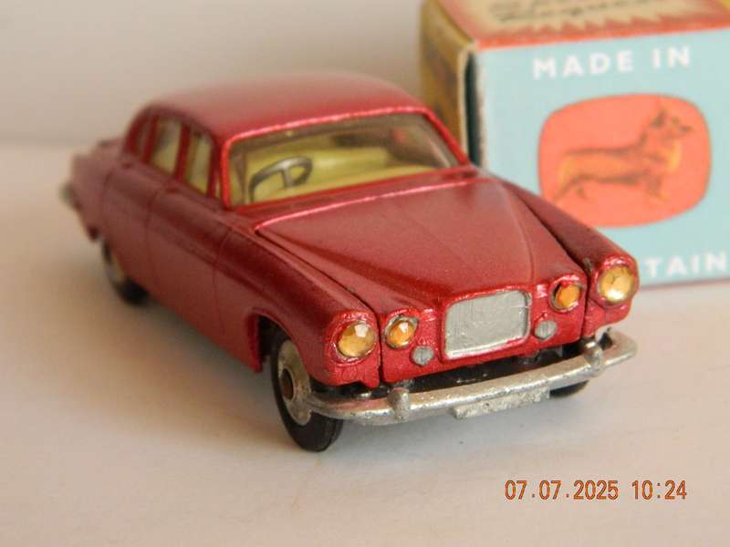 CORGI TOYS -   238  -  JAGUAR MARK.  X  SALOON