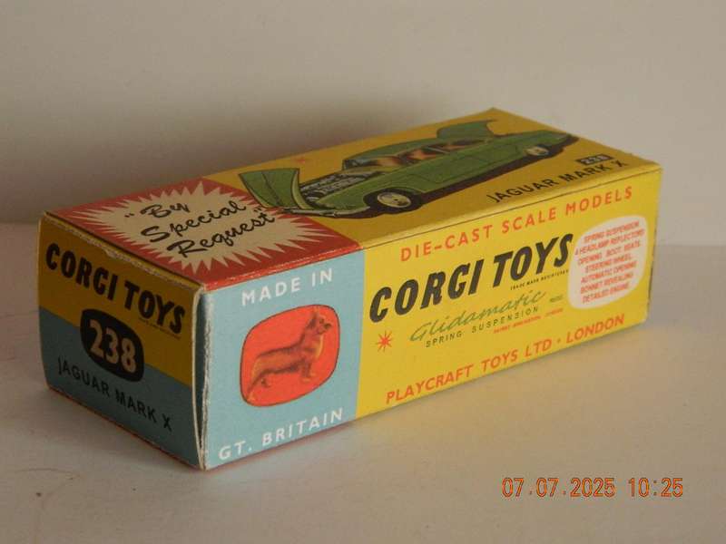 CORGI TOYS -   238  -  JAGUAR MARK.  X  SALOON