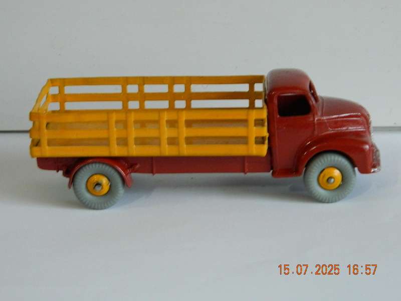 DINKY SUPER TOYS  -  531  -   LEYLAND COMET LORRY WITH STAKE BODY