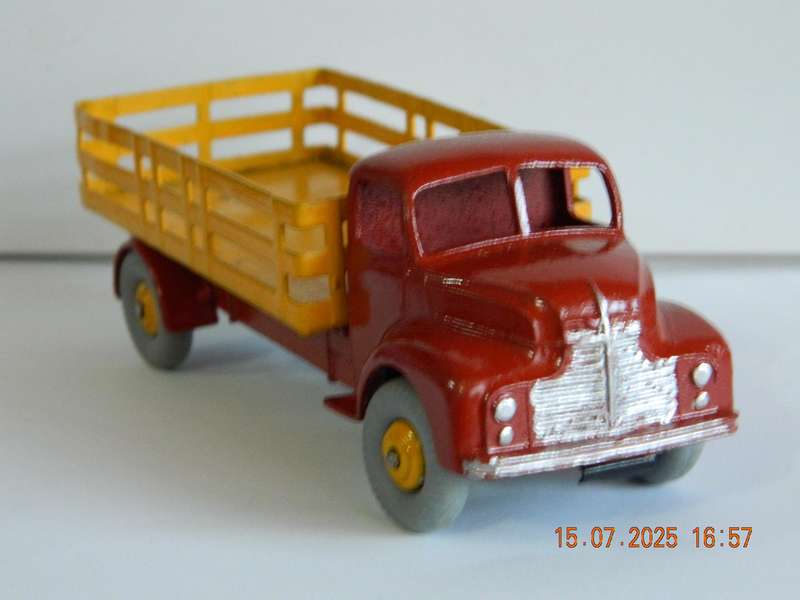 DINKY SUPER TOYS  -  531  -   LEYLAND COMET LORRY WITH STAKE BODY