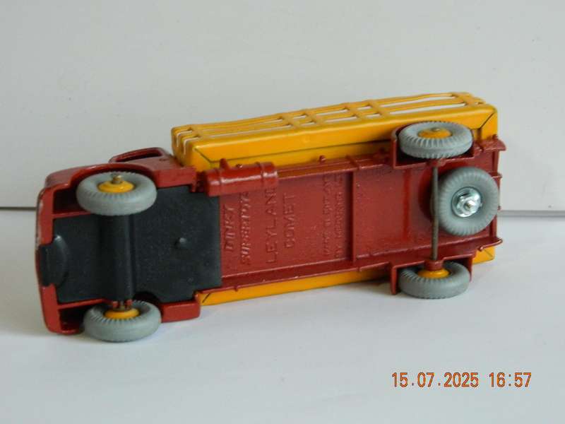 DINKY SUPER TOYS  -  531  -   LEYLAND COMET LORRY WITH STAKE BODY