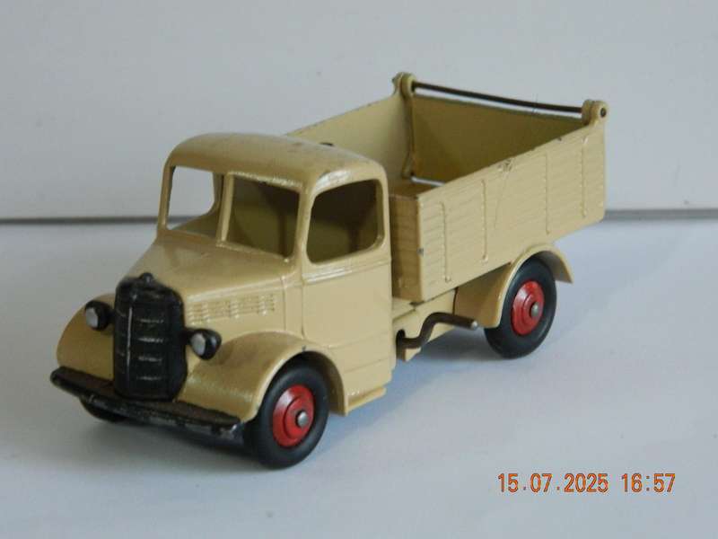 DINKY TOYS  -  25m  -  BEDFORD END TIPPER