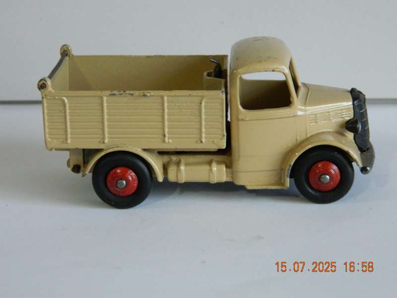 DINKY TOYS  -  25m  -  BEDFORD END TIPPER